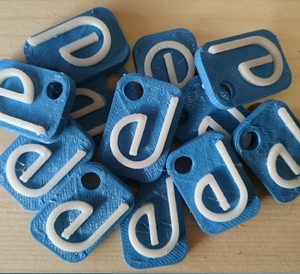Llavero diseño personalizado impreso en 3D a dos colores